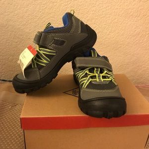 Osh Kosh kids Shoe. Size 11 toddler
